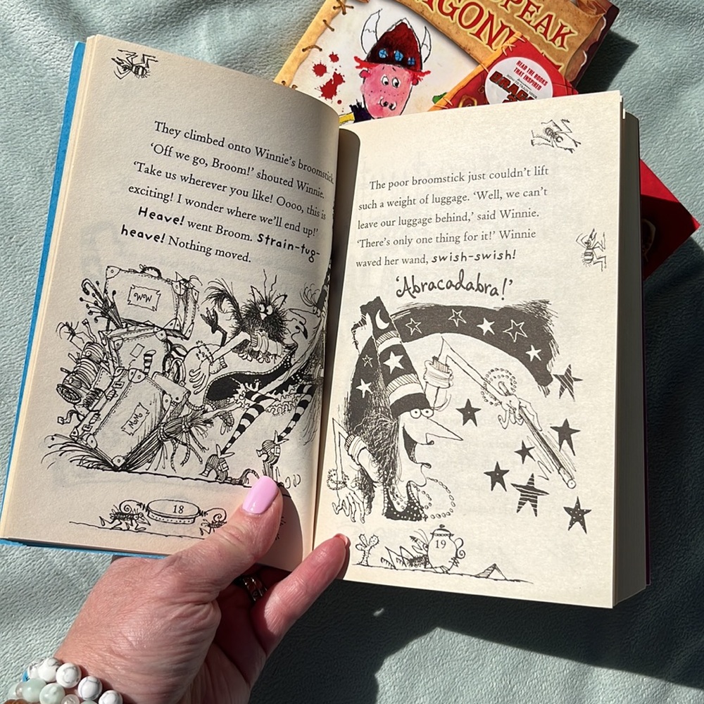 3 novels: How to train your dragon, How to Speak Dragonese,and Totally Winnie - Picture 11 of 15